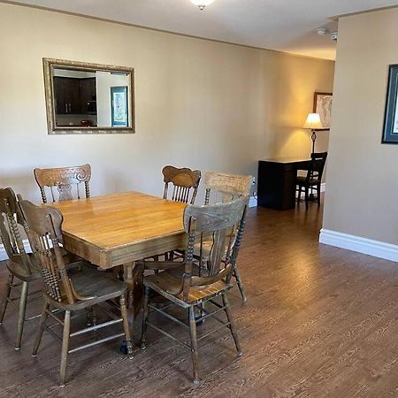 Cozy 2 Bedroom Home In Chatham - Left Side Chatham-Kent Exterior foto