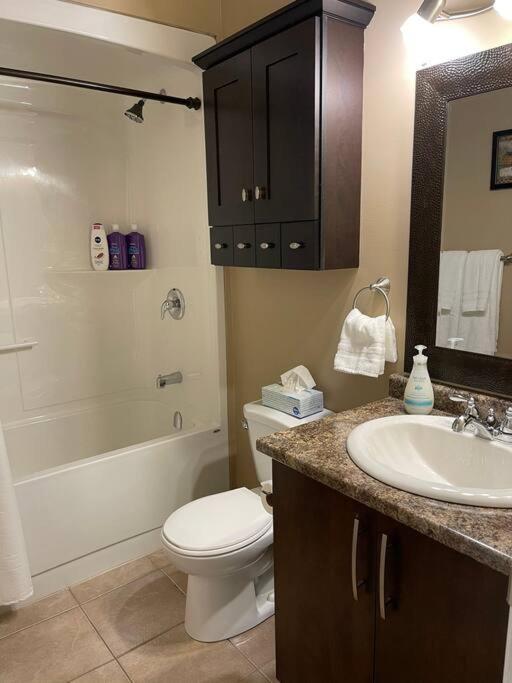 Cozy 2 Bedroom Home In Chatham - Left Side Chatham-Kent Exterior foto