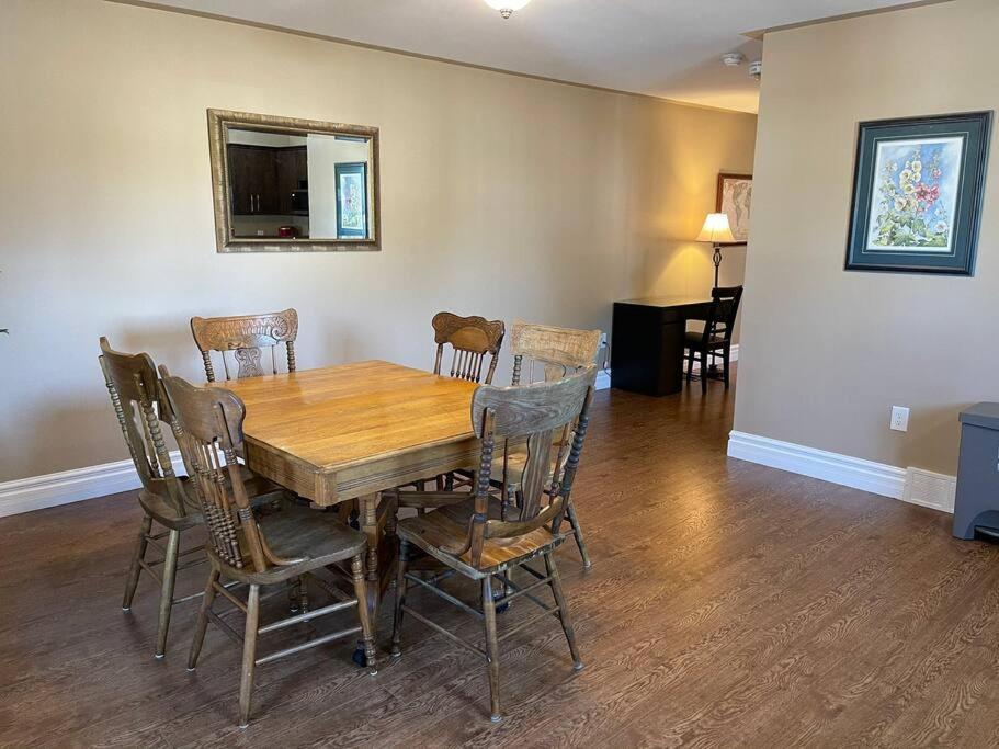 Cozy 2 Bedroom Home In Chatham - Left Side Chatham-Kent Exterior foto