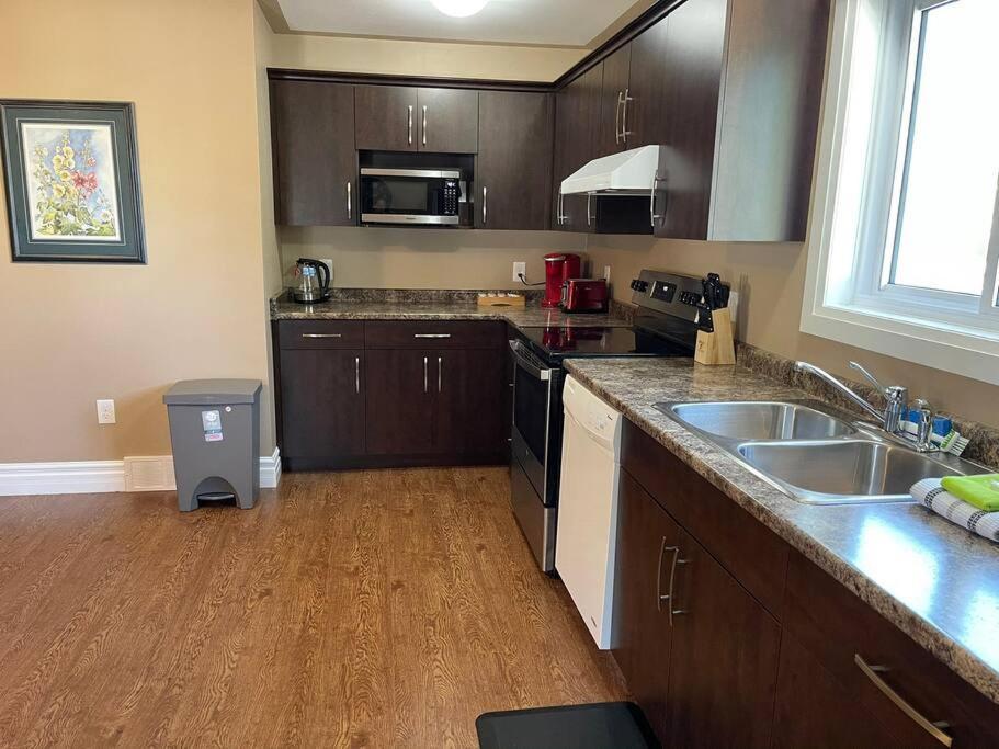 Cozy 2 Bedroom Home In Chatham - Left Side Chatham-Kent Exterior foto